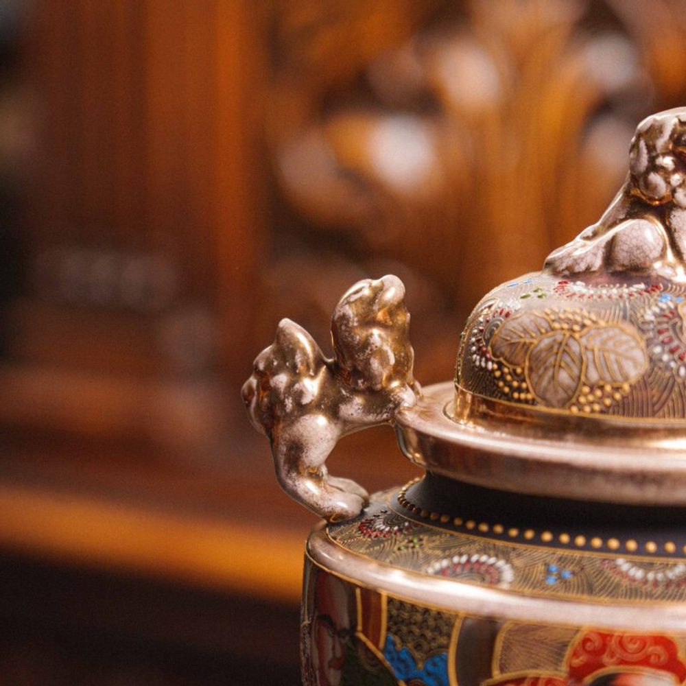 Антикварная ваза-курильница (кодоро) в стиле Сацума