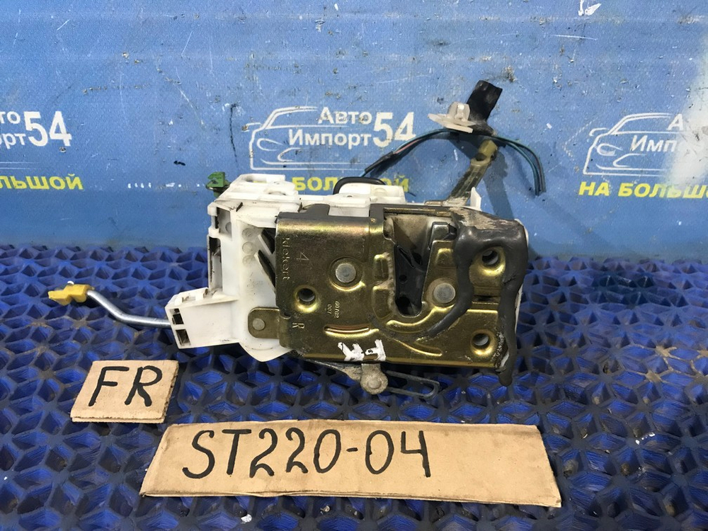 Замок двери передней правой TOYOTA AVENSIS 2001