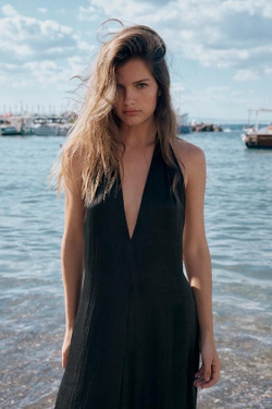 ZARA АТЛАСНОЕ ПЛАТЬЕ МИДИ С ВОРОТНИКОМ ХАЛТЕР, ЧЕРНЫЙ