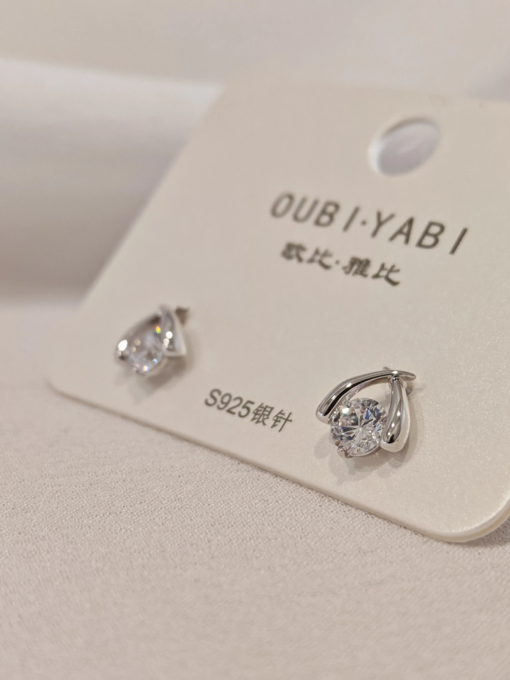 Серьги Oubi Yabi «Shining Spark» Silver