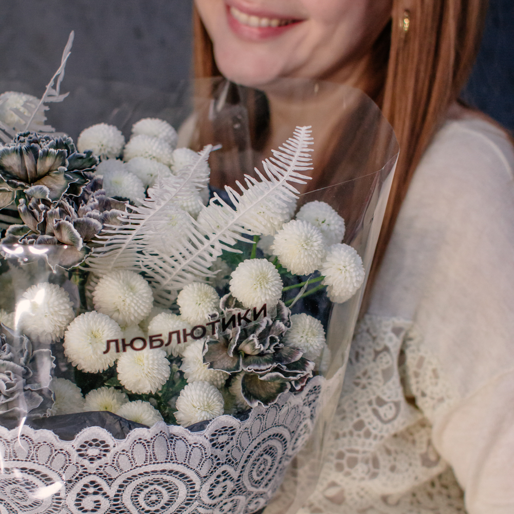 115. Кружевной черно-белый букет