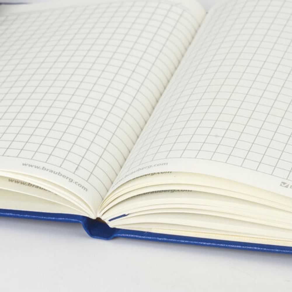 Блокнот в клетку с резинкой МАЛЫЙ ФОРМАТ А6 (100x150 мм), 80 л., балакрон синий BRAUBERG "Metropolis", 111588