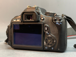 Canon 600D kit 18-55mm 3.5-5.6 IS ll 13.000 кадров