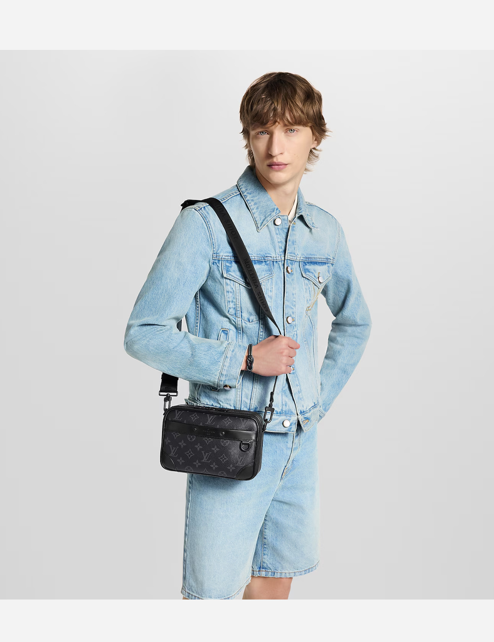 Сумка Louis Vuitton Alpha Messenger "Monogram Eclipse"