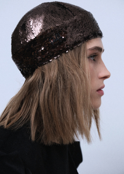 Шапочка с пайетками