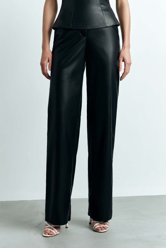 Прямые брюки с завышенной талией