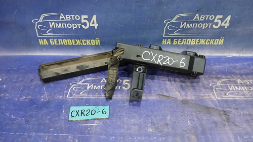 Блок предохранителей подкапотный TOYOTA ESTIMA 1992