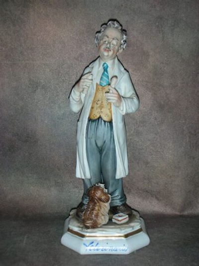 Статуэтка. Фарфор. Ветеринар. Capodimonte. Италия