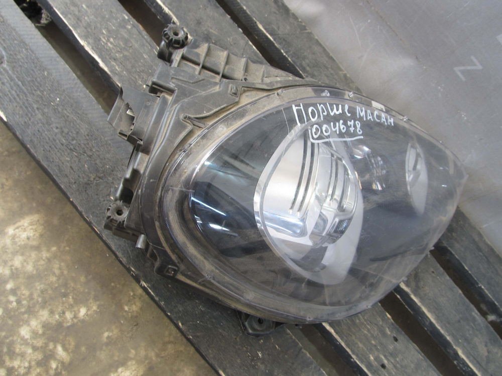 Фара правая Porsche Macan (95B) 14-18 Б/У Оригинал 95B941032CF