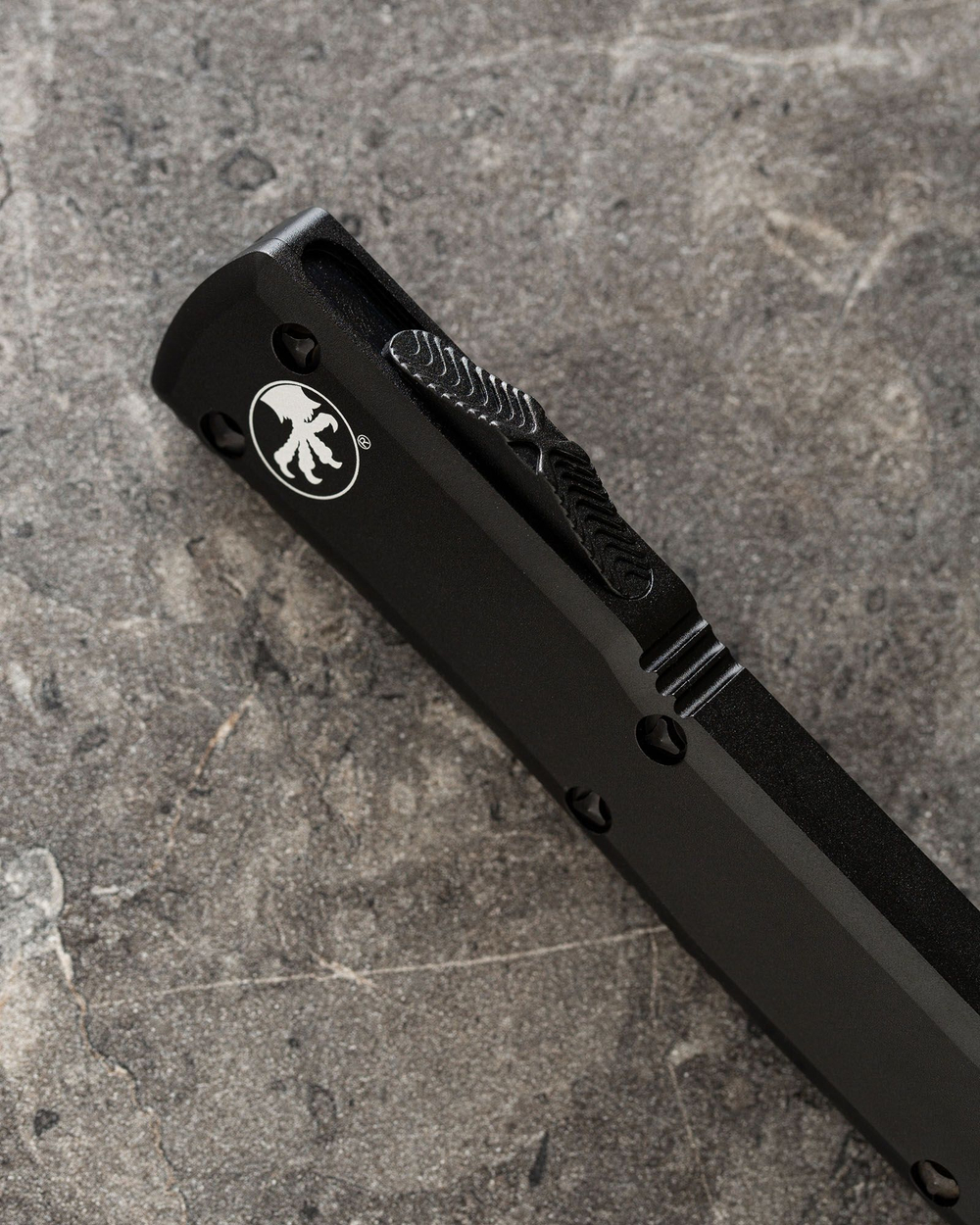 Автоматический складной нож Microtech Ultratech T/E Black Tanto 123-2T (черный-полусеррейтер) фронталка/выкидуха