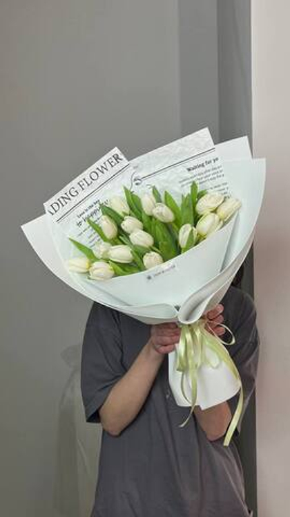 Букет из белых тюльпанов