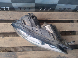 Фара правая ксенон Volkswagen Passat B7 11-15 Б/У Оригинал 3AB941754