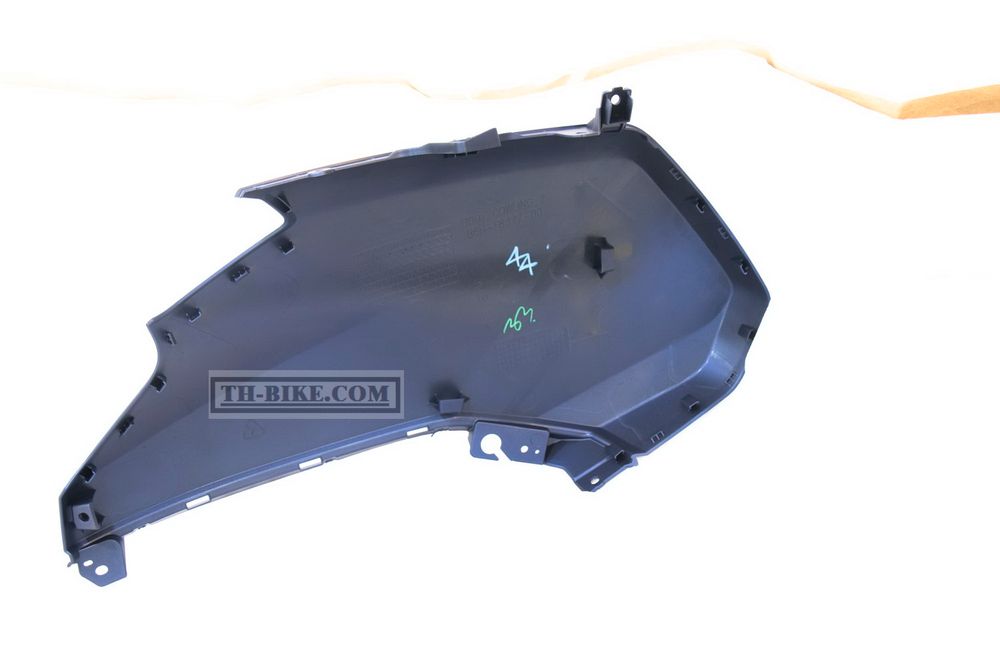 B6H-F8377-00-P4. BODY, COWLING 2. YAMAHA