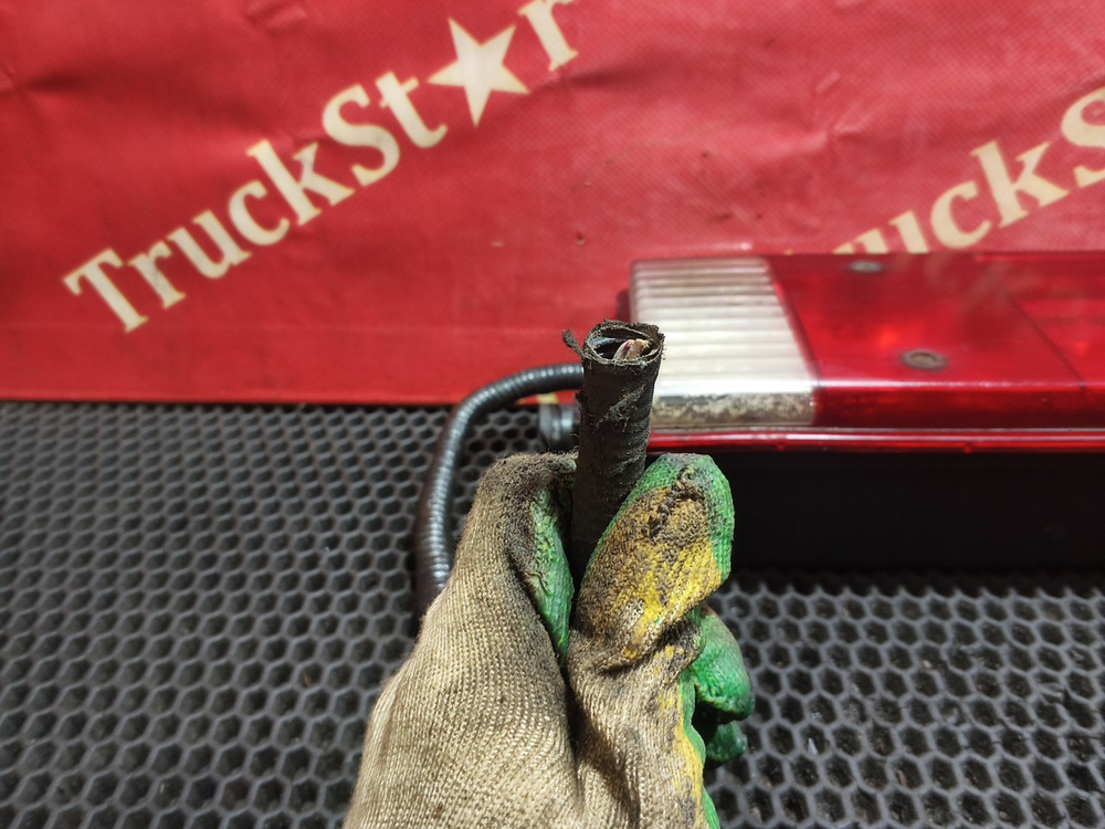 Фонарь задний правый 2022г