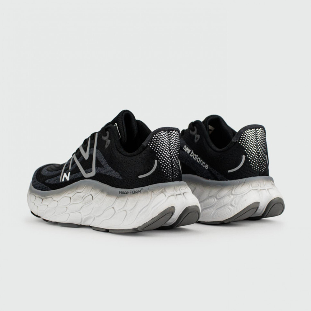 кроссовки New Balance Fresh Foam x More V4 Black White