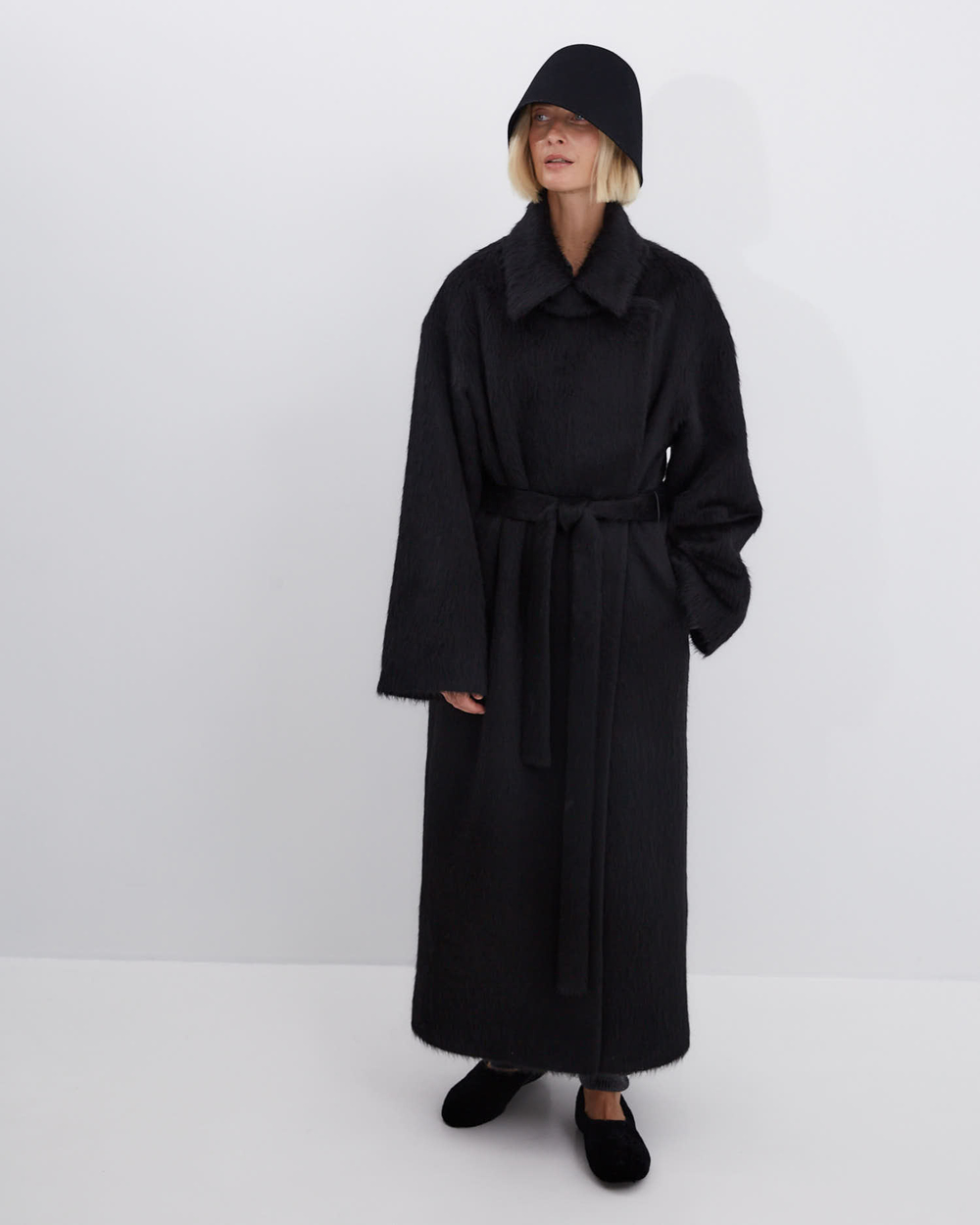 Пальто на поясе из альпака и шерсти черный