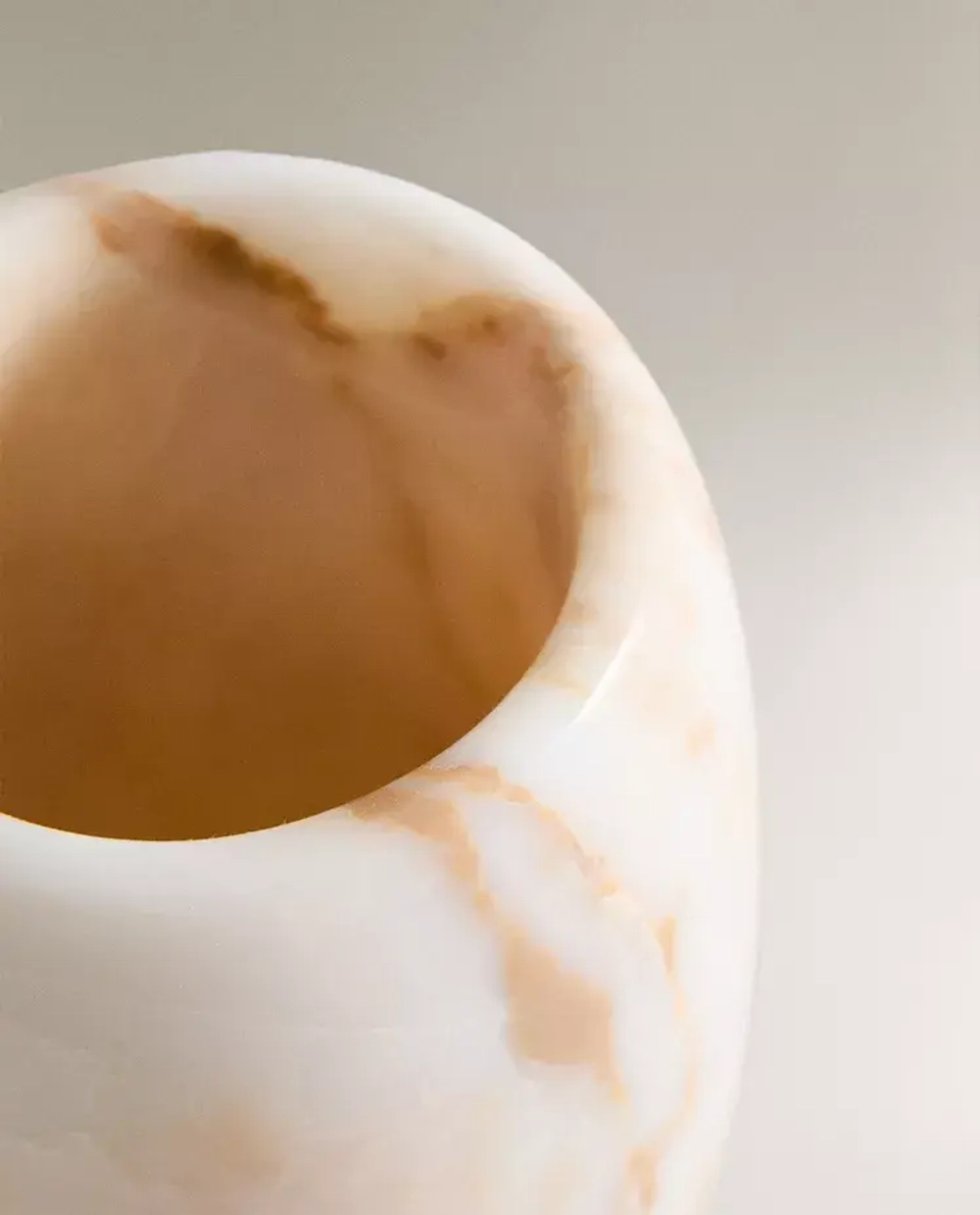 ZARA HOME СТАКАН ДЛЯ ЗУБНЫХ ЩЕТОК ИЗ МРАМОРА, ЭКРЮ