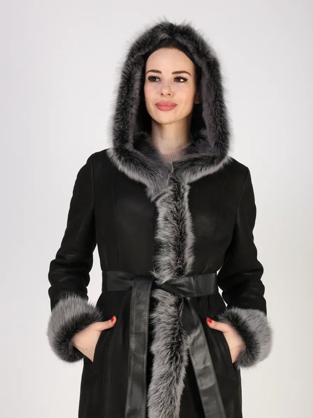 Дубленка зимняя натуральная с капюшоном длинная и теплая