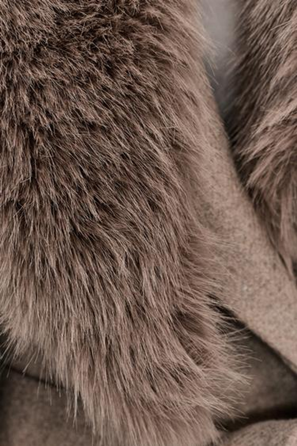Шерстяной пальто с искусственным меховым воротником - ZARA