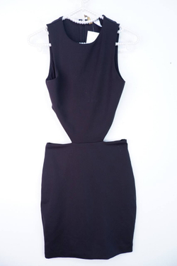 Платье H&M с акцентом на талии, маркировка XS, визуально 42 размер