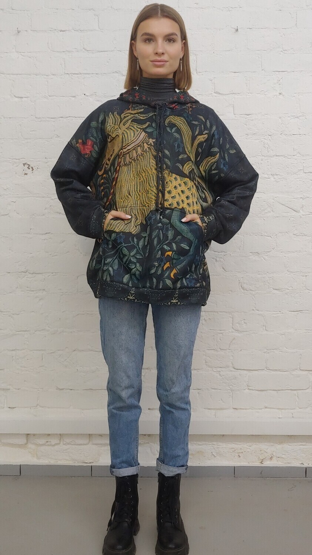 Худи "Ручной волк", по мотивам средневекового гобелена