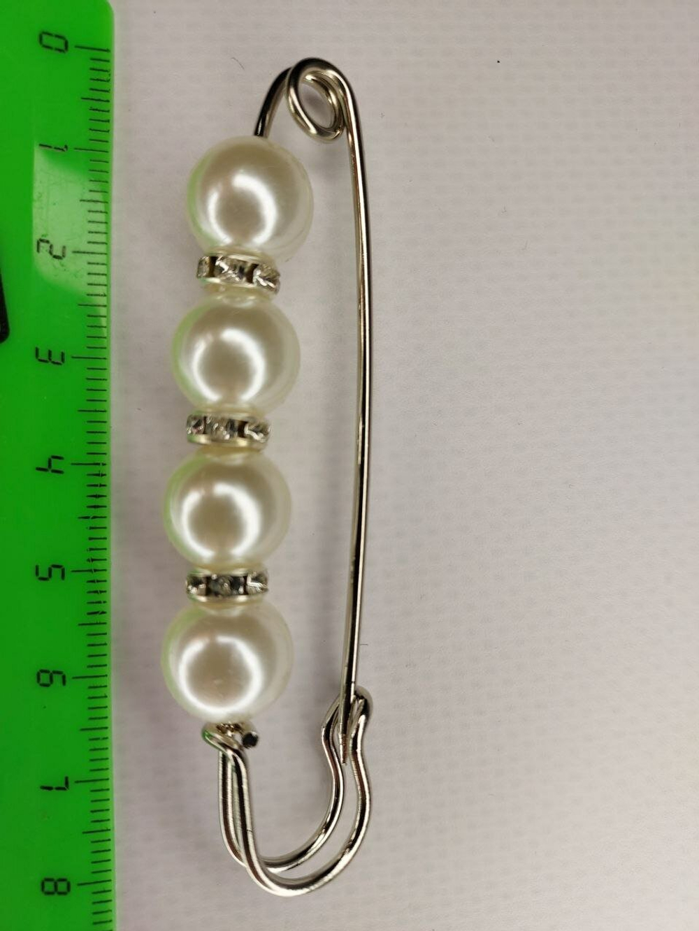 Булавка брошь "Жемчужины-стразы." для кардигана, пальто, платков, костюмов, одежды. Цвет жемчужный белый.