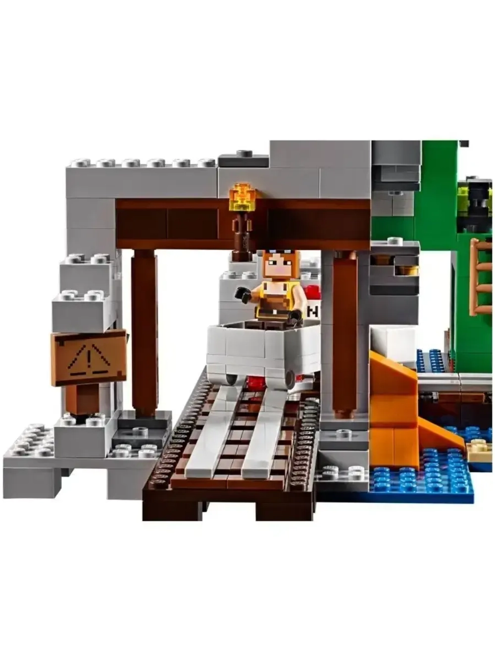 Конструктор Майнкрафт Шахта Крипера 834 деталей 1035