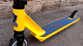 Как снять старую шкурку с трюкового самоката?