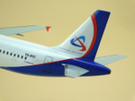 Модель самолета Airbus A321 (М1:100, Ural Airlines)