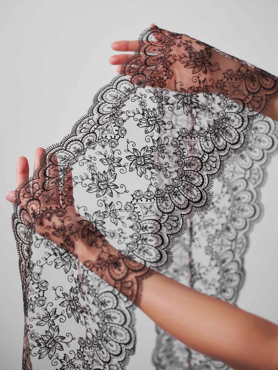 05-106 Вышивка на неэл. сетке 20 см, бежевый/черный