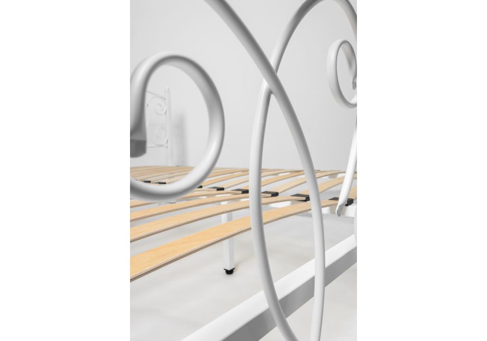 Полутораспальная кровать Викси 140х200 белая