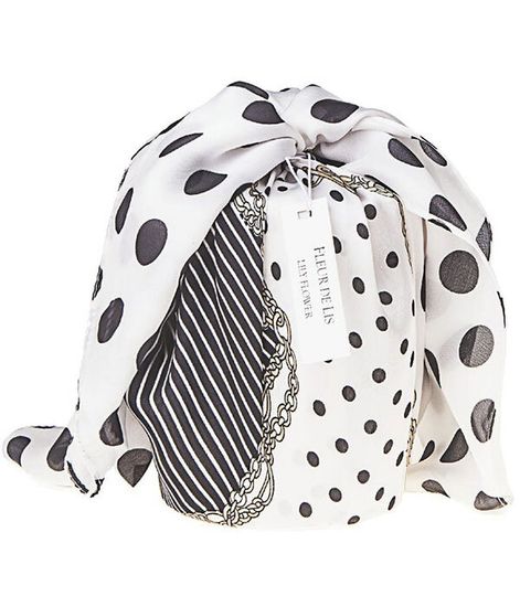 Большая белая свеча "ёлочка" с золотым цветком и платком, Cote Noire