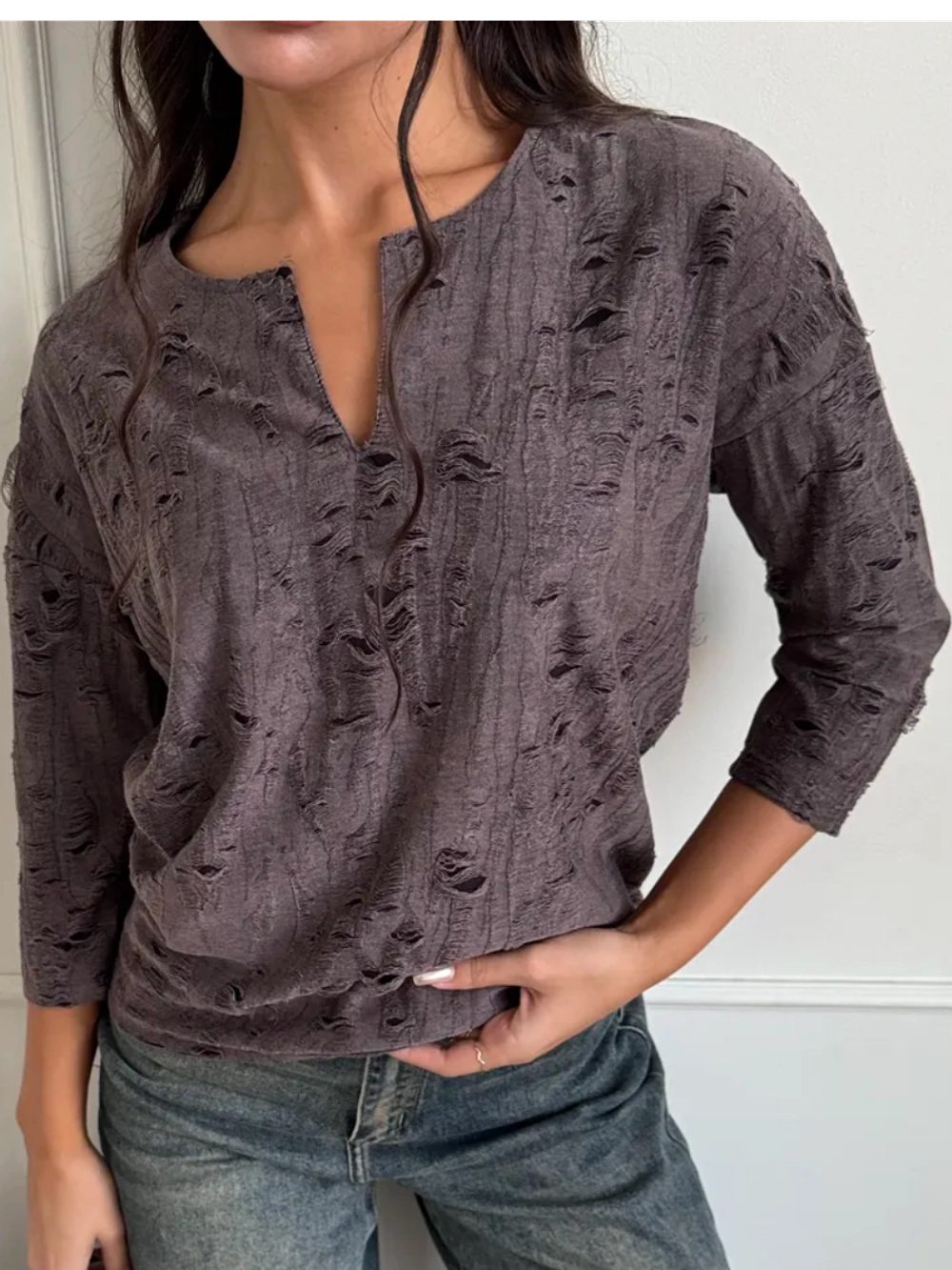 Фиолетовая женская блузка из фактурного трикотажа с рукавом 3/4