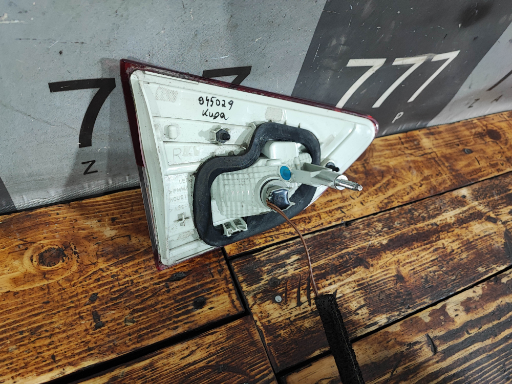 Фонарь задний правый Ford Kuga 2 (CBS) 12-16 Б/У Оригинал 1802504