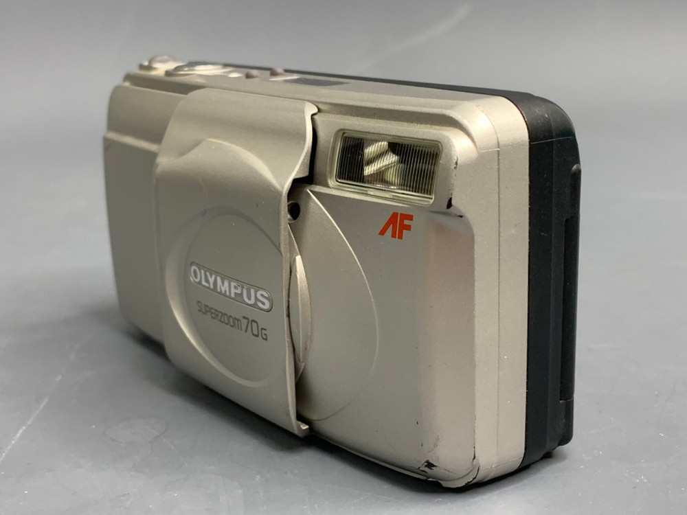 Olympus SuperZoom 70G с царапиной на линзе