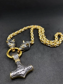 Крупная цепочка с волками и подвеской оберегом Гром Секира