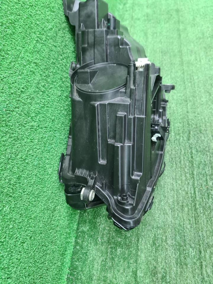 Фара правая Mercedes E W213 (2020-2023) LED