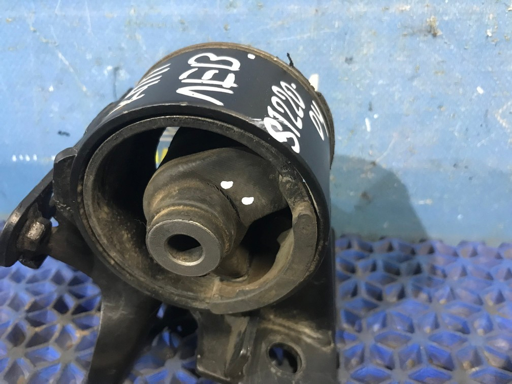 Подушка двигателя TOYOTA AVENSIS 2001