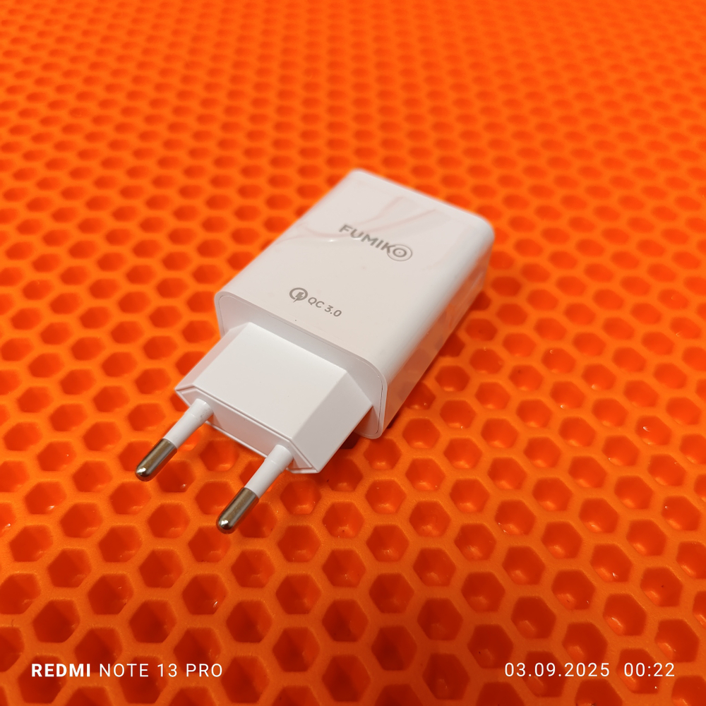 Зарядное устройство FUMIKO CH03 QC3.0 3А c Lightning белое