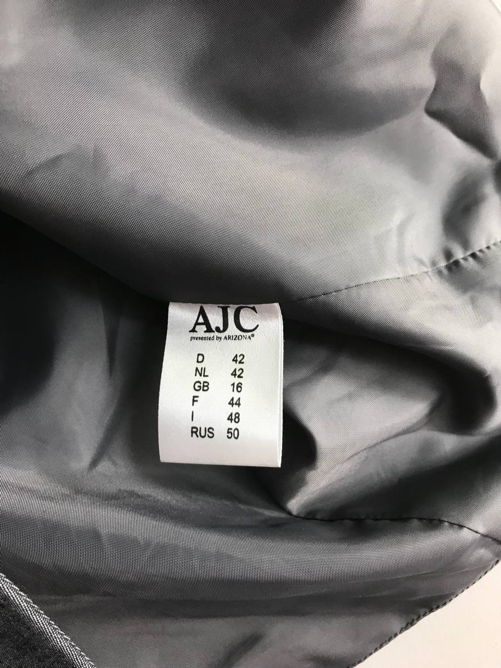 Жилетка в классическом дизайне, маркировка 42, визуально на 50 размер