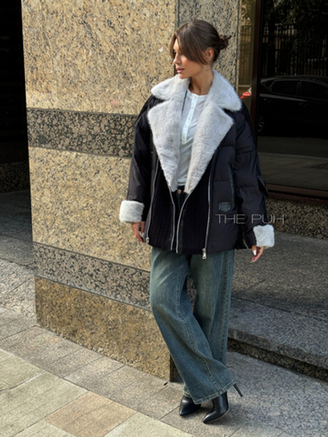 Черный пуховик с вязанными вставками и отделкой из меха