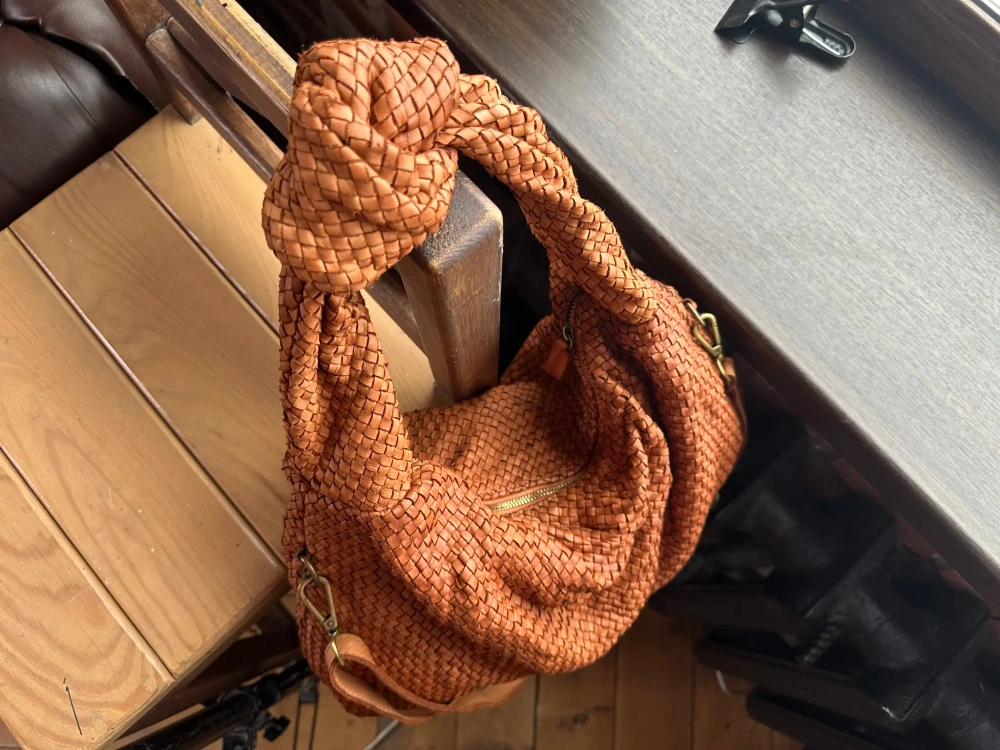 Женская большая плетеная сумка хобо из натуральной винтажной кожи цвета whisky