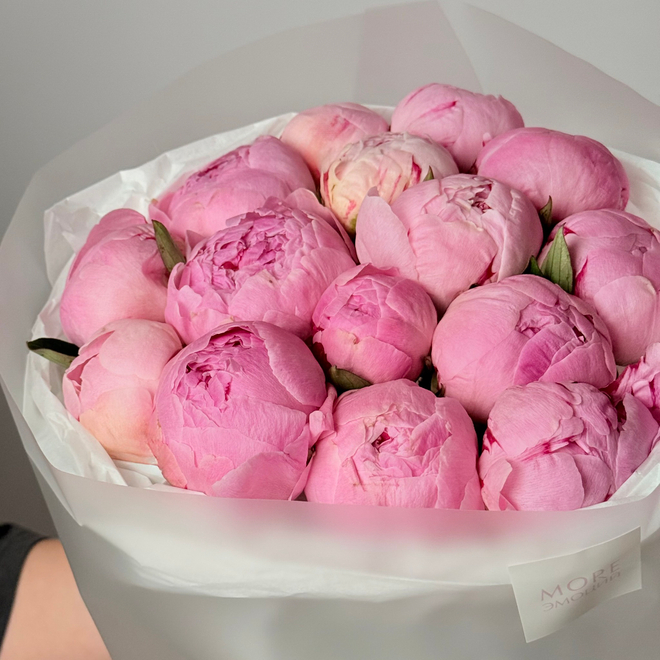 Букет из розовых пионов