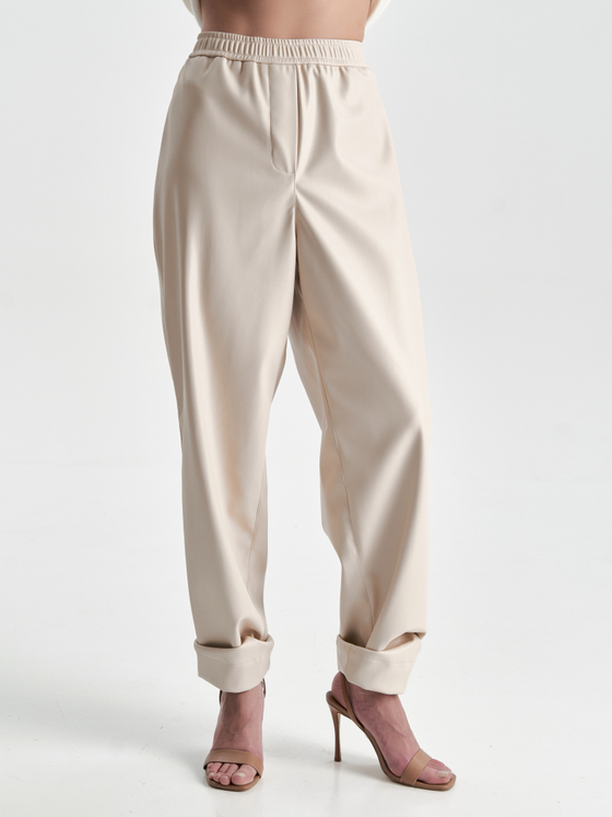 Брюки экокожа в молочном цвете