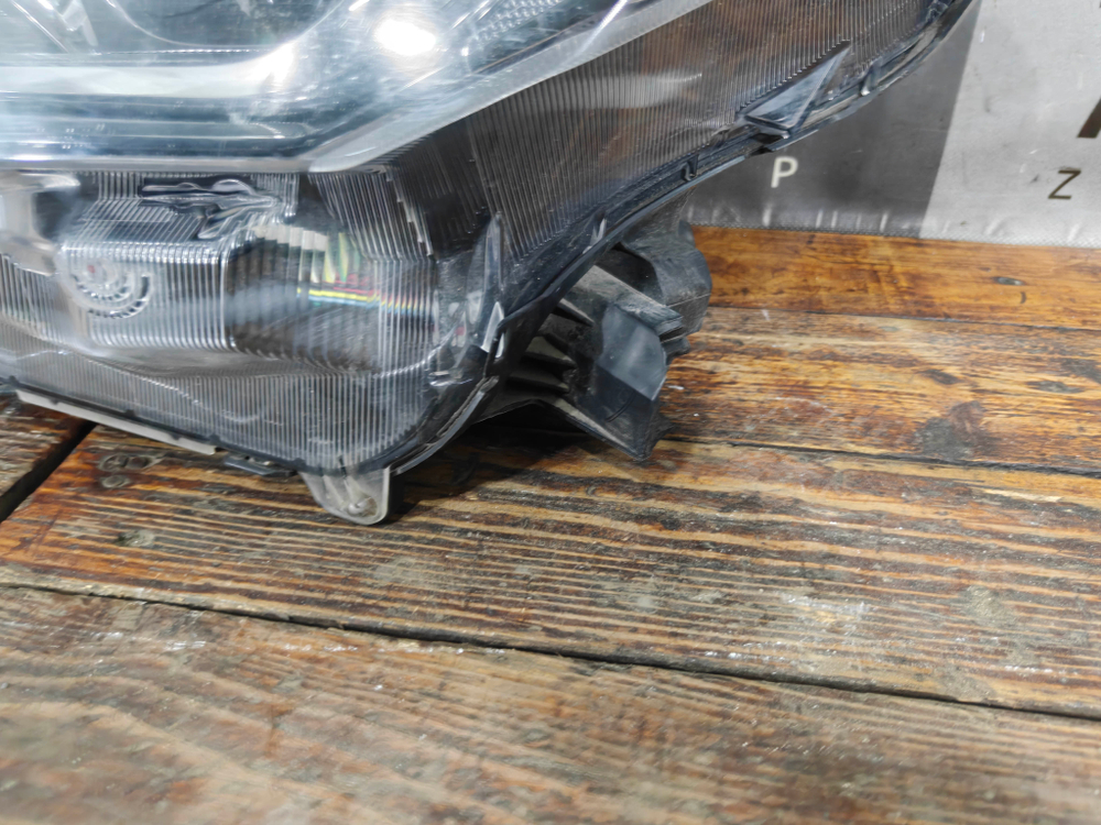 Фара левая LED Toyota RAV4 IV (XA40) 15-19 Б/У Оригинал 8118542680