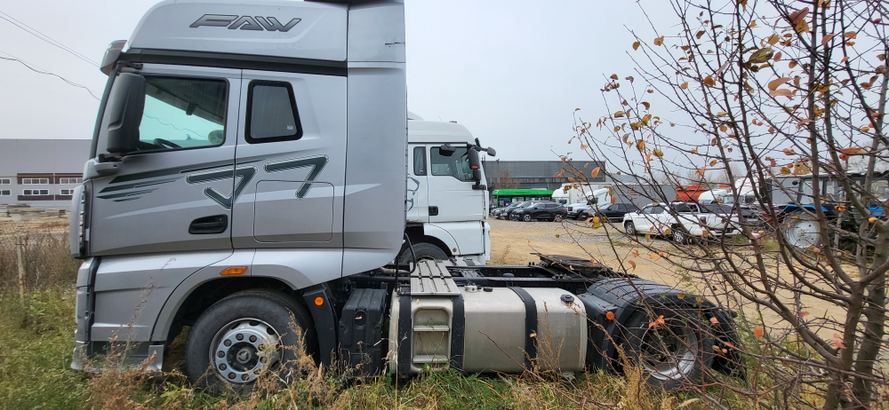 FAW J7 4x2 Седельный тягач CA4180P77K25E5 (Дизельный, 12,5 л, 553 л.с., АТ)