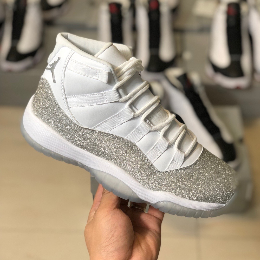 Air Jordan 11 WMNS "Metallic Silver"