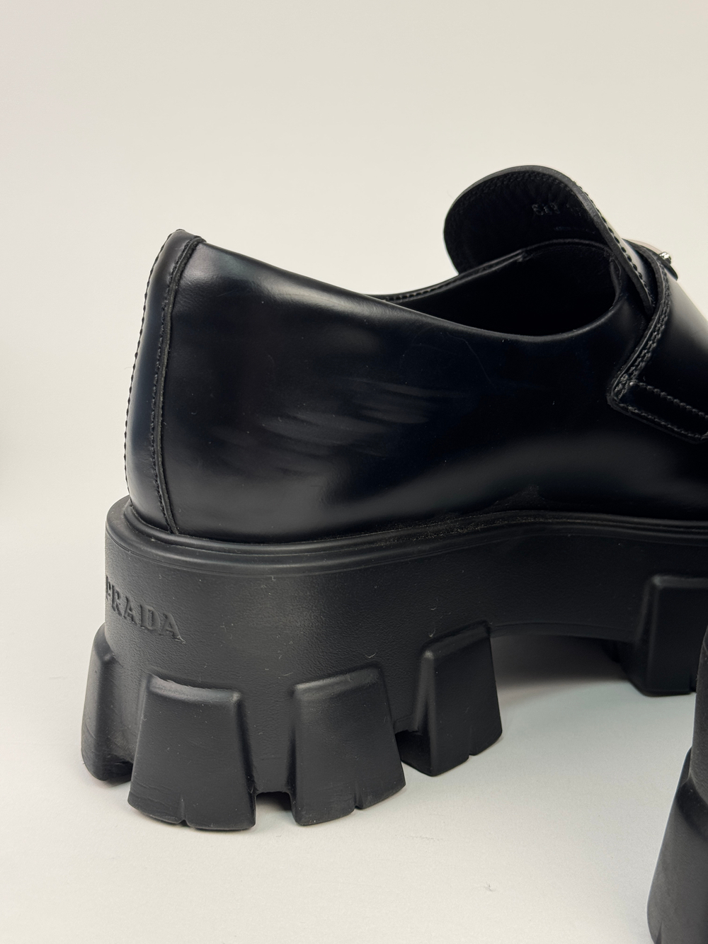 Лоферы Prada