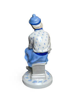 Фарфоровая статуэтка "Конькобежка" Гжель