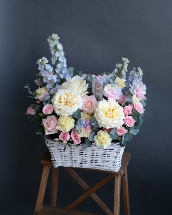 Авторская композиция в корзине